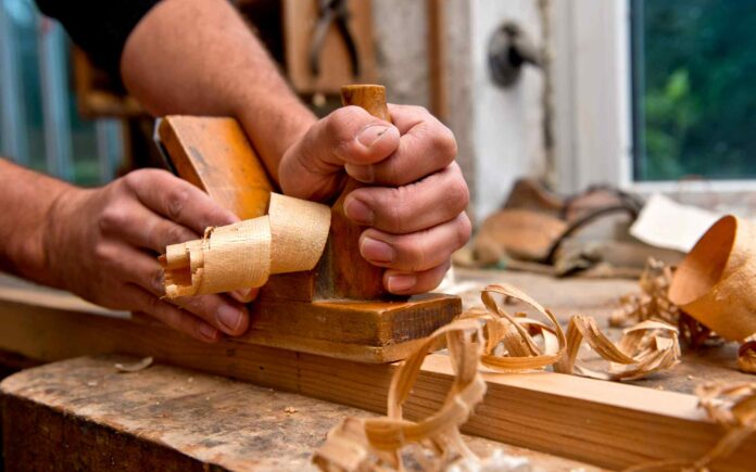 Особенности обработки древесины при изготовлении мебели для детей