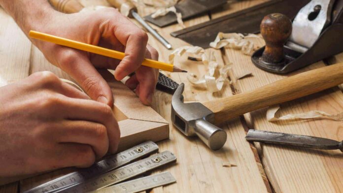 Получите полезные советы и трюки с мастер-класса по сборке и резке деревянной мебели