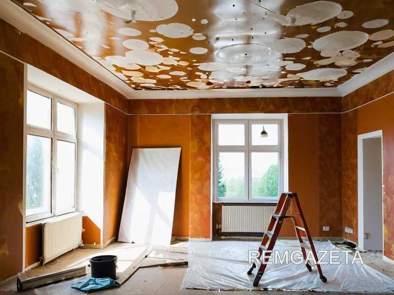 Нанесение базового слоя штукатурки на стены